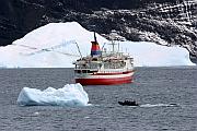 回望海上的南極船